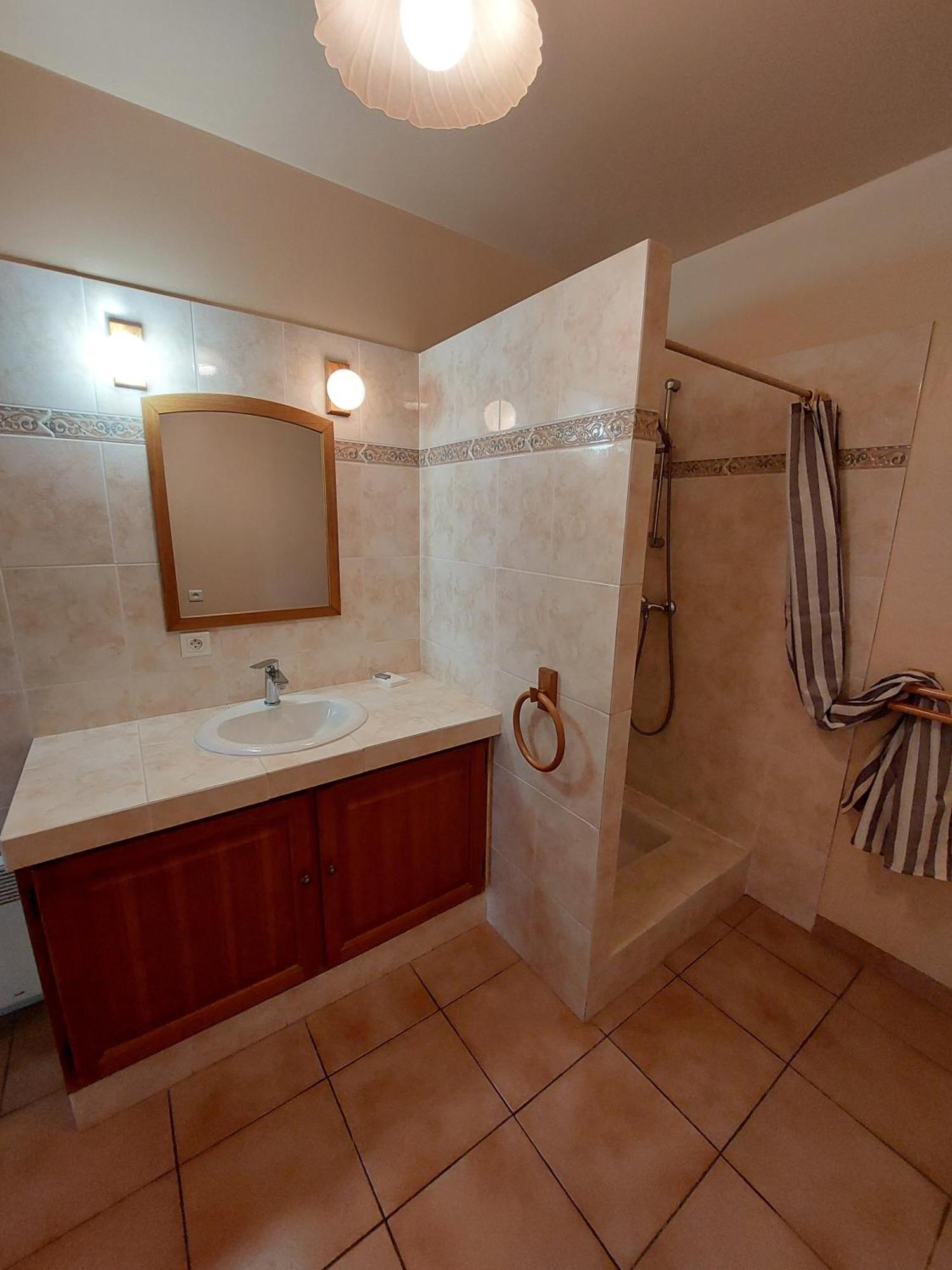 Mas Fontclaire - Sommieres Apartamento Exterior foto